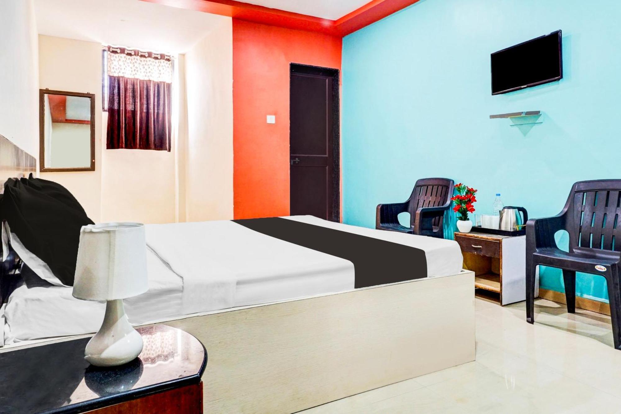 Hotel O Royal Lodge Koregaon Bagian luar foto